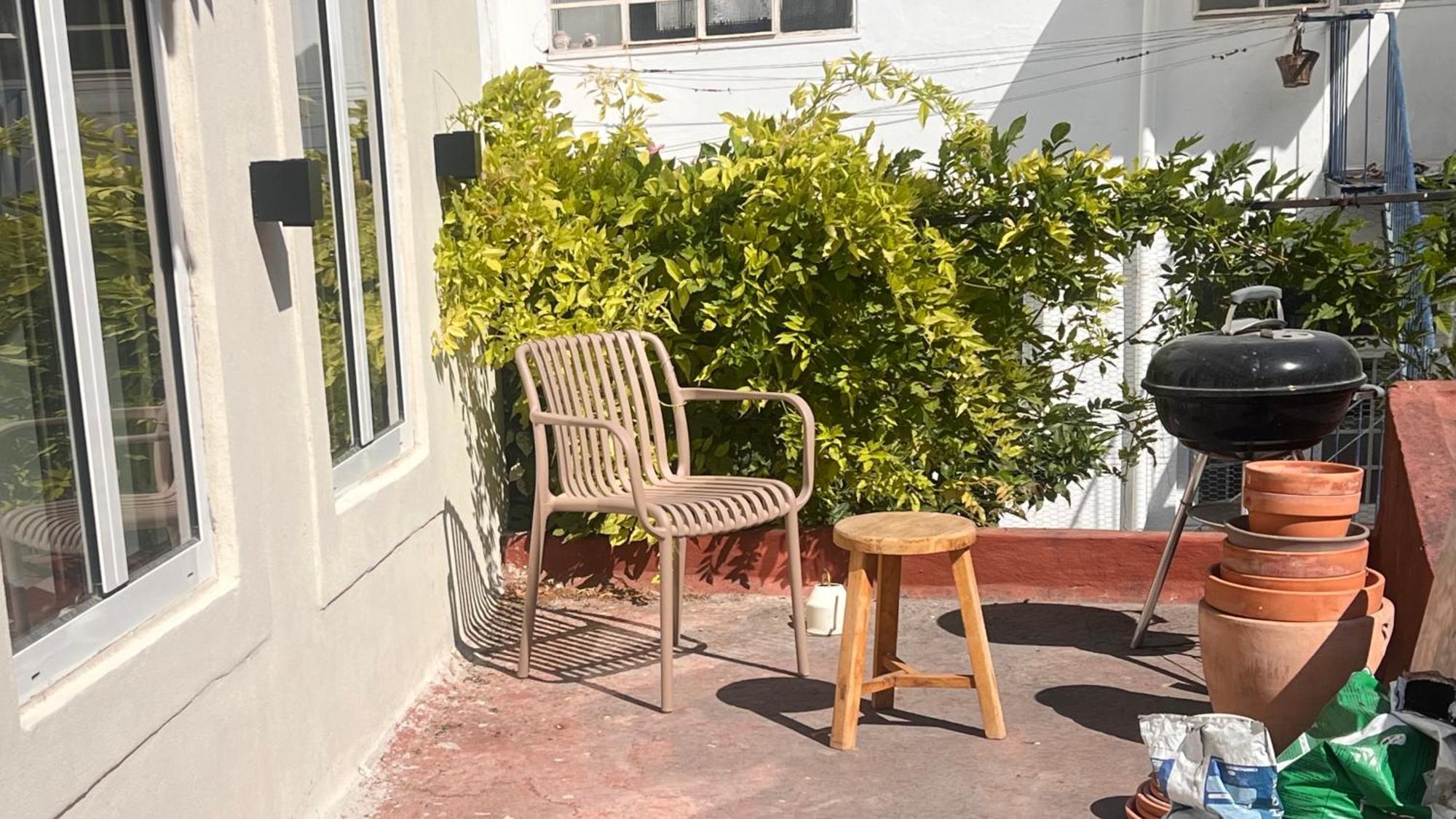 The Founders Residency, Praca Flores